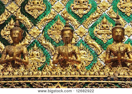 Angolo tradizionale tailandese nel tempio di Wat Phra Kaew