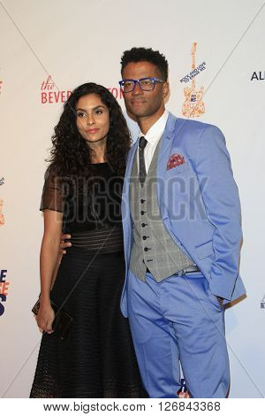 LAS VEGAS - APR 15:  Manuela Testolini, Eric Benet at the  23rd Annual Race To Erase MS Gala at the Beverly Hilton Hotel on April 15, 2016 in Beverly Hills, CA