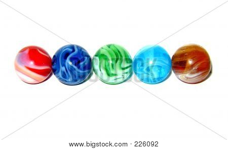 Mármoles multicolores sobre fondo blanco