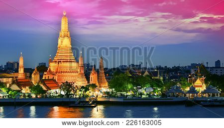 Wat Arun Ratchawararam, A Buddhist Temple In Bangkok, Thailand