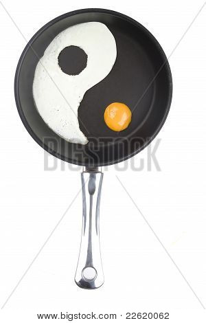 阴阳蛋在平底锅