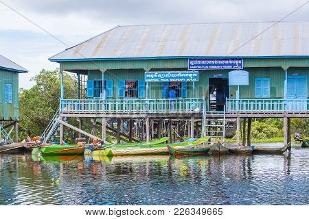 Tonle Sap , Cambodia - Oct 18 : Traditional Wooden Stilt Houses In Tonle Sap Lake Cambodia On Octobe