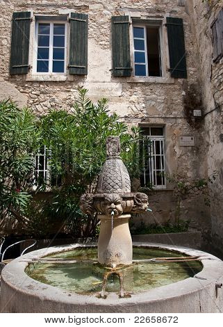 Fountaine Des Maskarons