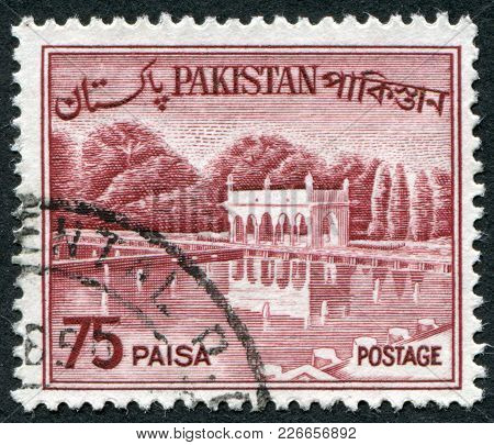 Pakistan - Circa 1962: A Stamp Printed In The Pakistan, Depicted Shalimar Gardens (lahore), Circa 19
