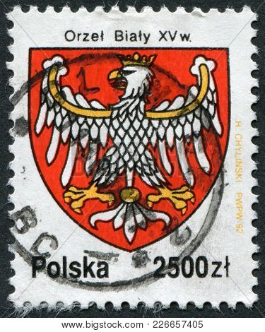 Poland - Circa 1992: A Stamp Printed In The Poland, The State Emblem Of Poland In The 15th Century, 