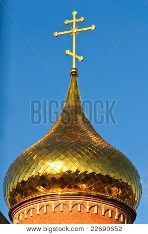 Mavi gökyüzü karşı kilise