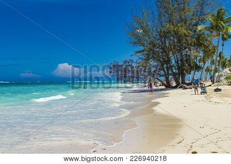 Bavaro, Dominican Republic - April 30, 2013: Unidentified Tourists At The Beach In Bavaro, Dominican
