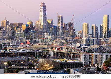 Highway To San Francisco. Views Of San Francisco Downtown At Dusk. Potrero Hill, San Francisco, Cali
