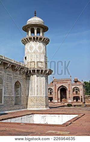 Itmad Ud Daulah Tomb, 17th Century(baby Taj). Agra, Uttar Pradesh, India