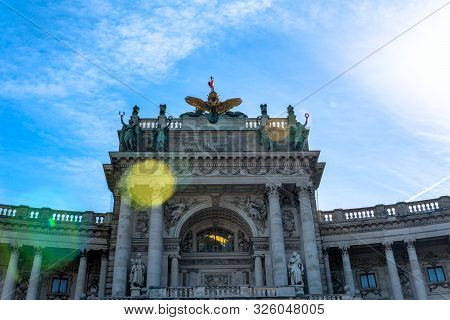 Vienna, Austria - September 2019. Hofburg Palace With Heldenplatz In Vienna