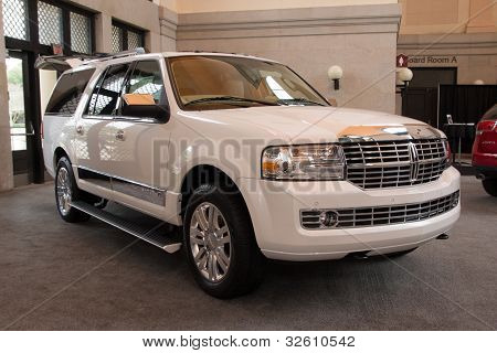 JACKSONVILLE, FLORIDA-februar 18: En 2012 Lincoln Navigator SUV på Jacksonville bil Show på Febr
