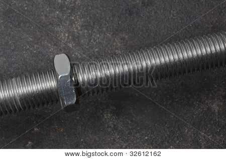 Filettato bullone con un simbolo di dado delle tendenze dell'economia