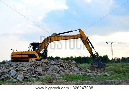 Excavator With Crusher Bucket For Crushing Concrete. Construction Waste Recycling For Construction M