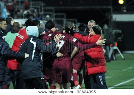 Giocatori FC CFR Cluj celebrano la vittoria contro il FC Otelul Galati