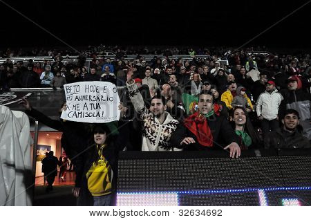FC Cfr Cluj sostenitori Mostra loro supporto durante una partita di calcio