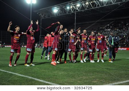 Giocatori FC CFR Cluj celebrano la vittoria contro il FC Otelul Galati