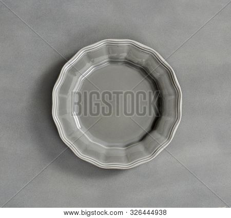 Empty Color Dish Plate Background - Empty Porcelain Color Dish Of Dining Plates.