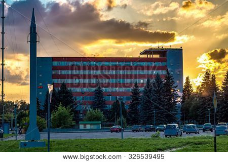 Obninsk, Russia - March 2016: Sunset In The City Of Obninsk On Fedorov Square. The Building Of The I