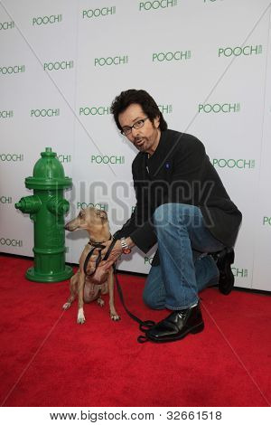 LOS ANGELES, CA - 3. května: George Chakiris na otevření hotelu čokl května 3, 2012 v Hollywo