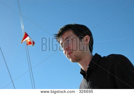 Mand på sejlbåd 2