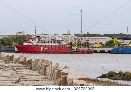 New Bedford, Massachusetts, Usa - October 8, 2019: Hurricane Barrier Curving Past Survey Vessel Fugr