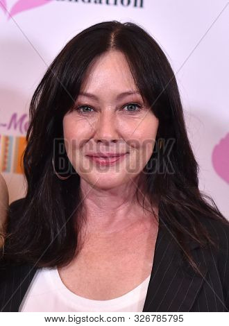 LOS ANGELES - SEP 06:  Alana Stewart and Shannen Doherty arrives for the Farrah Fawcett Foundation's 
