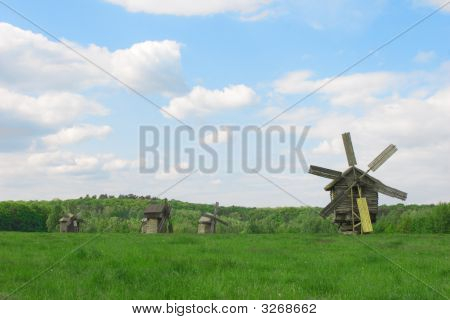 Старые ветряные мельницы