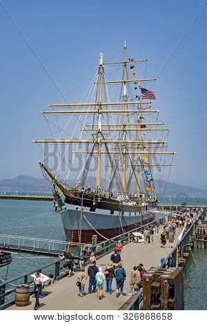 San Francisco, Usa - July 25, 2008: View To Pier In San Francisco With Vintage 1886 Sailing Ship Bal
