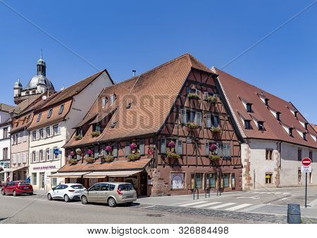 Selestat, France - June 23, 2018: A Lane In The Old Town Of Selestat. Selestat Is A Commune In Alsac