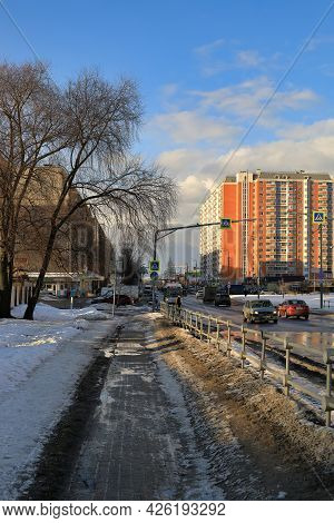 Balashikha, Russia - March 19, 2021. Residential Neighborhood In The Spring. Snow Melting On The Str