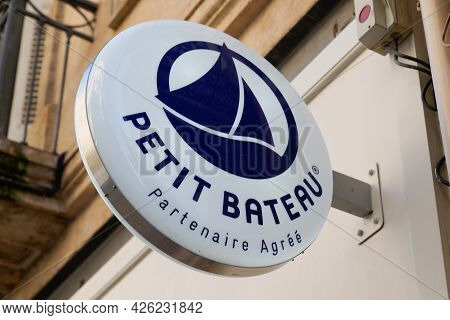 Toulouse , Ocitanie France  - 06 30 2021 : Petit Bateau Child Fashion Store Text And Logo Sign Means