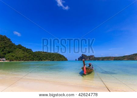 เรือหางยาวยาวหางเรือในประเทศไทยเกาะพีพี