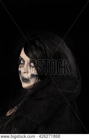 Cadaver Bride, Portrait Of A Supernatural Entity Cadaver Bride, Artistic Makeup, Black Background, L