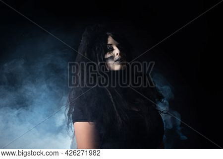 Cadaver Bride, Portrait Of A Supernatural Entity Cadaver Bride, Artistic Makeup, Black Background, L