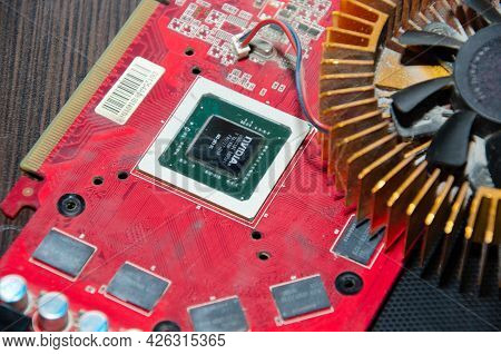 Video Graphic Adapter Whithout Cooling System. Gpu