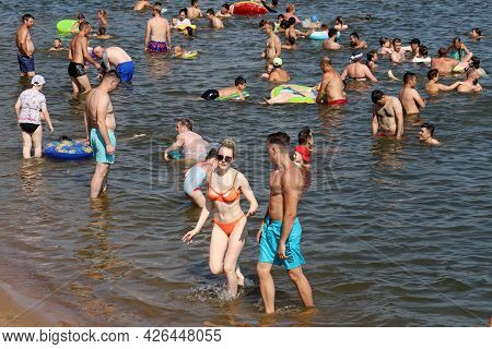 Moscow, Russia - July 2021: Crowd Of People Swimming In Moscow River In Strogino. Hot Weather, Summe