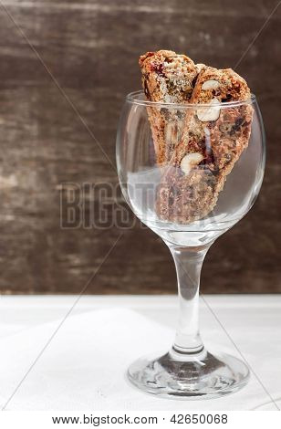 cookies med nötter i ett glas