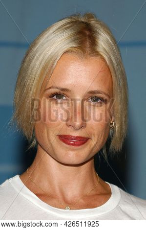 LOS ANGELES - JUN 20: Shawnee Smith arrives to  TCA Summer Press Tour 2003-CBS Party on June 20, 2003 in Hollywood, CA