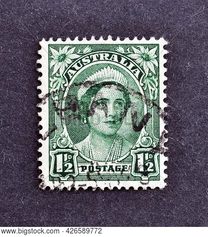 Australia - Circa 1942 : Postage Stamp Printed By Australia, That Shows Portrait Of Queen Elizabeth,
