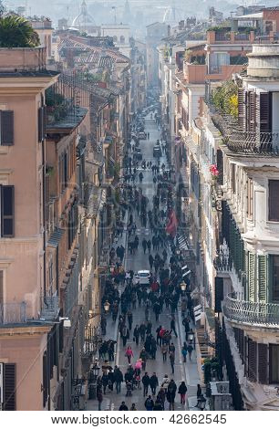 Shoppers Crowd Via Condotti In Rome