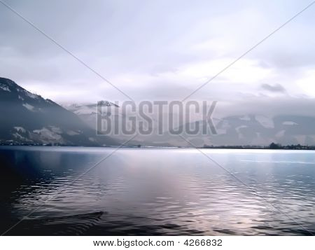 Bergsee im Sonnenuntergang