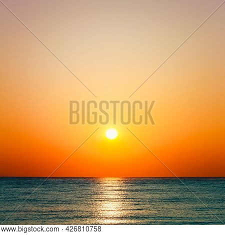 Setting Sun On Pacific Ocean. Beautiful Sunset At Sea Horizon