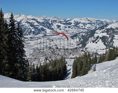 Paraglider über Gstaad