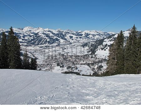 Schöne Gstaad im Winter