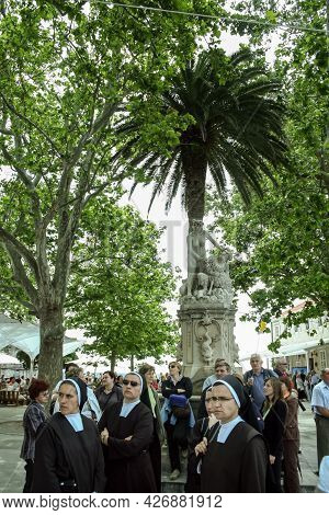 Dubrovnik, Croatia - June 7, 2008: Group Of Catholic Nuns Walking In The Streets Of Dubrovnik. Catho