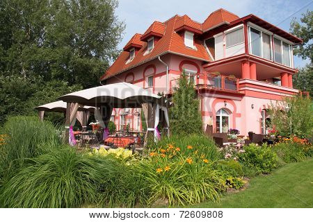 Big new house with nice garden
