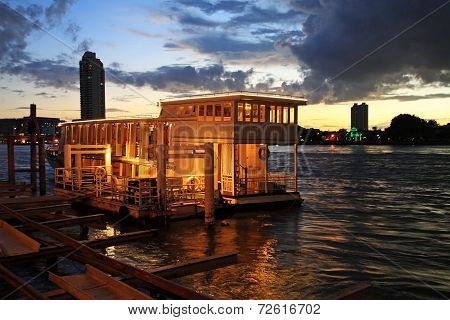 Boat Dinner Tour At Twilight In Bangkok