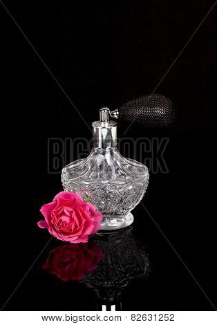 Luxurious Perfume Bottle Atomizer With Flower Blossom