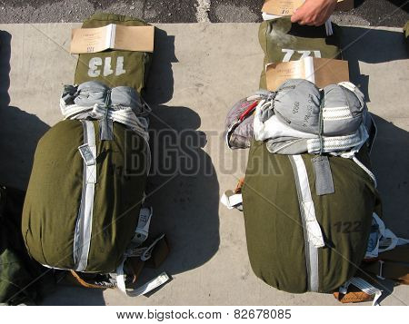 The put parachute d-6