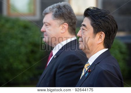 Shinzo Abe And Petro Poroshenko